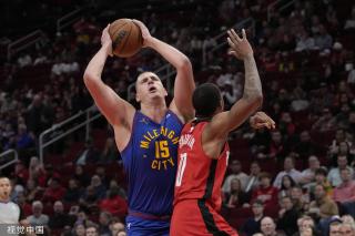 以强大自信 以强大自信