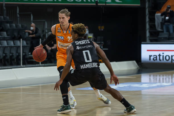 同时防守轮 同时防守轮