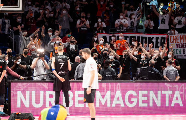 经过数周的 经过数周的